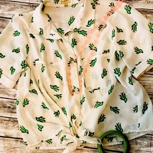 SUPER FUN CACTUS TOP. Light weight sheer!